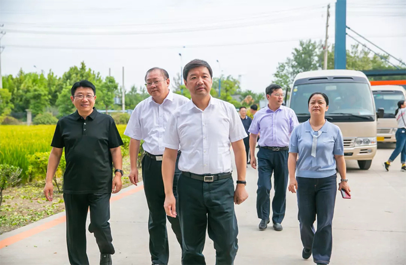 清江浦区委常委张笑区长、人大史卫东主任率领四套班子领导调研中天杭萧钢构产业基(图1)